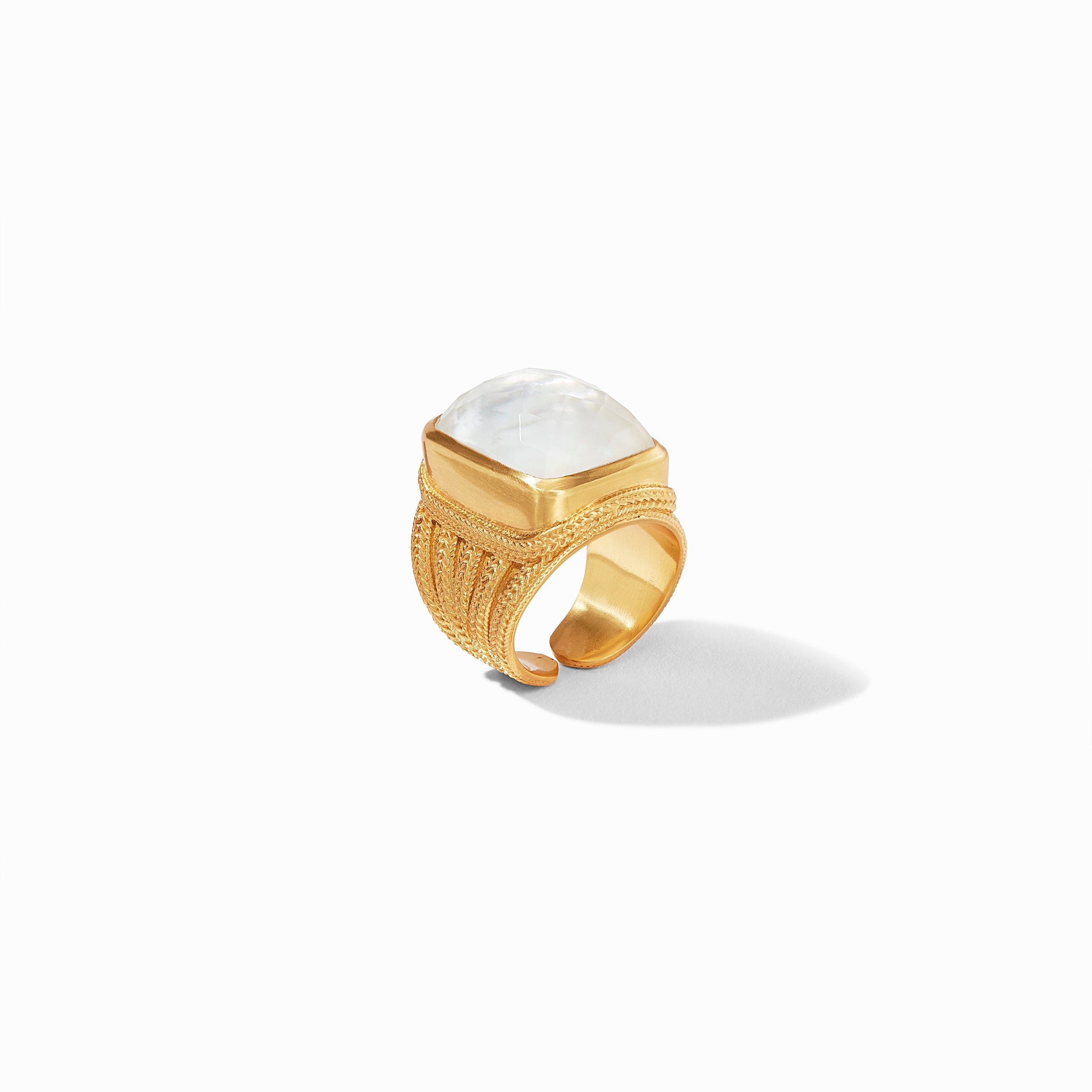 carousel, centered standing view of Windsor Statement Ring